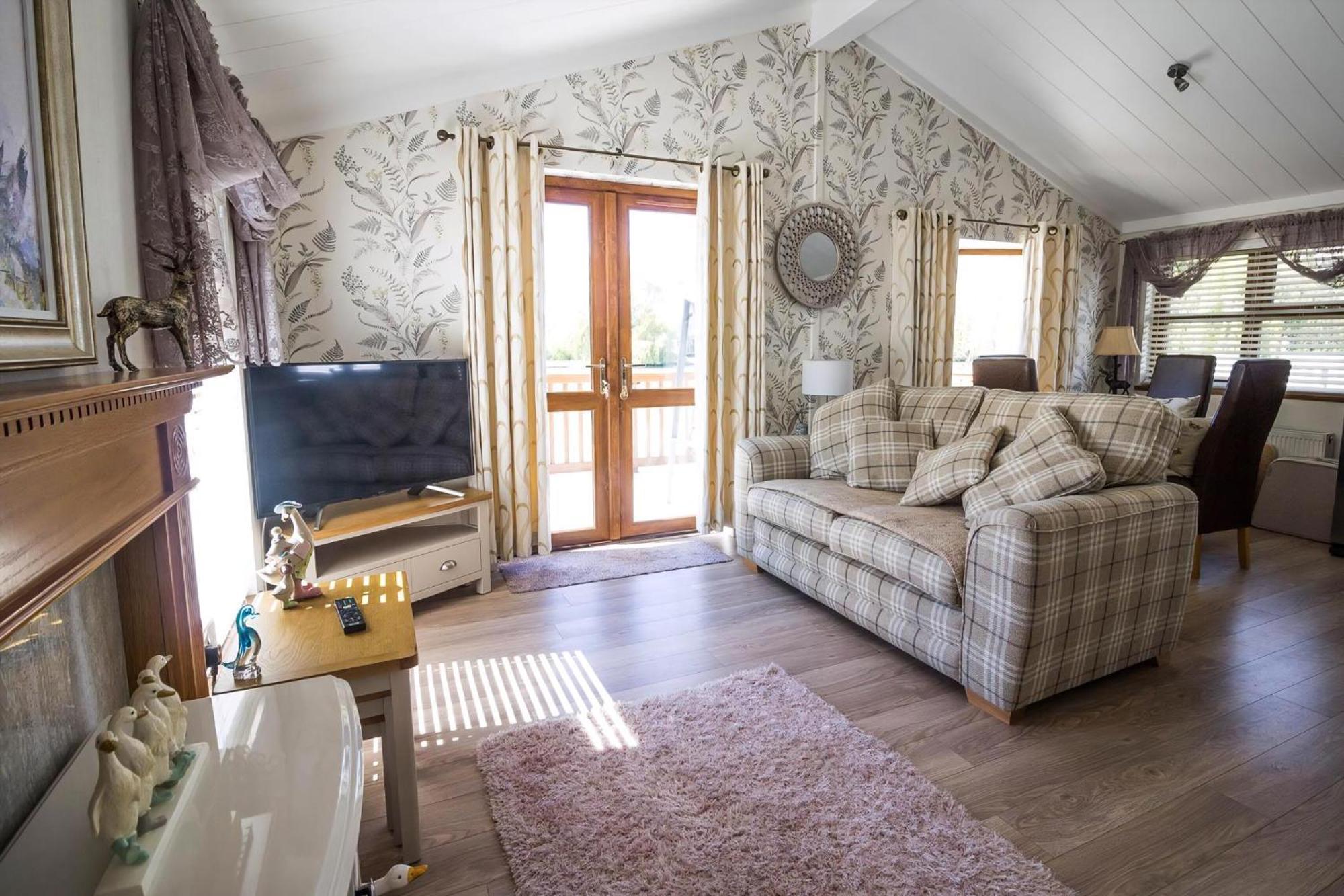Stunning Lodge With Free Wifi For Hire At Carlton Meres In Suffolk Ref 60013M Saxmundham Exteriér fotografie